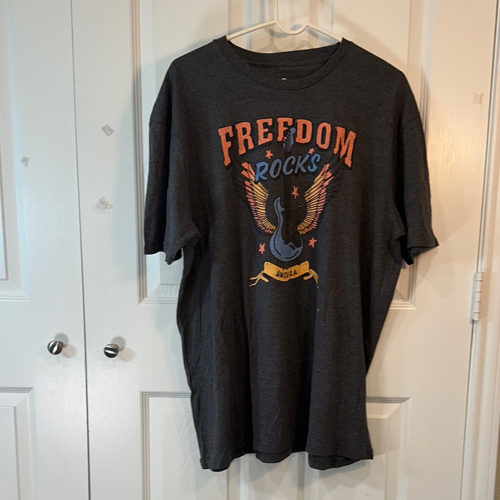 Freedom Rocks Graphic Tee - Charcoal